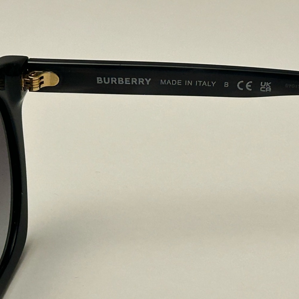 Burberry sunglasses - Picture 2 of 7